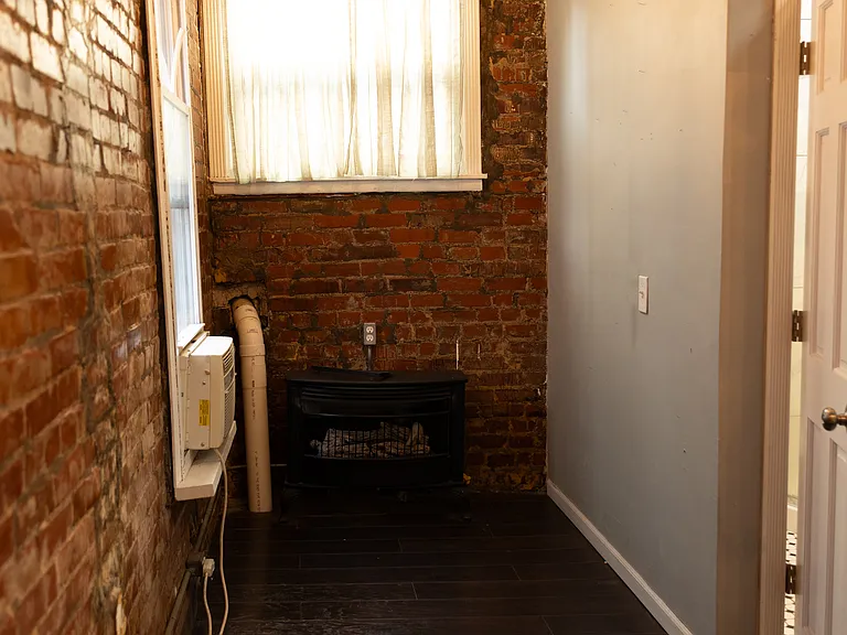 1122-1124 N High St #9 — Photo 13