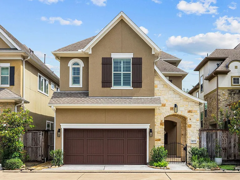 8213 Cabernet Ln — Photo 1