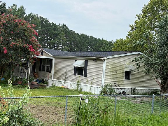 3rd image of 101 Lois Ln