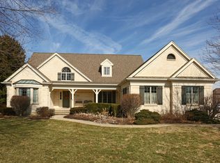 1554 Cobblestone Dr, Bowling Green, OH 43402