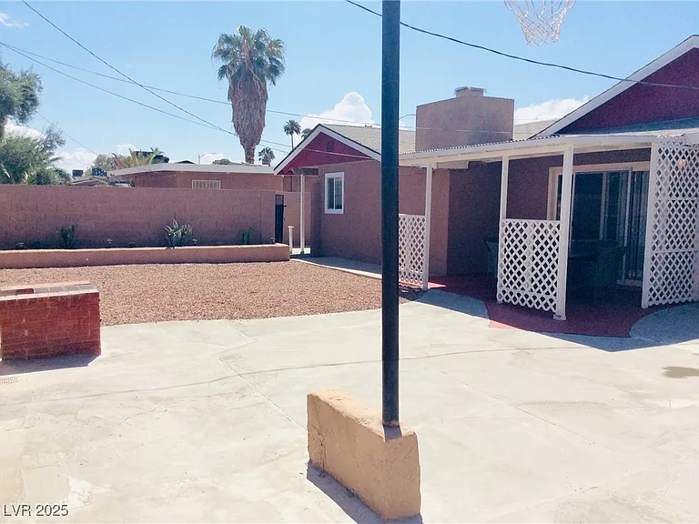 5108 Wilbur St — Photo 38