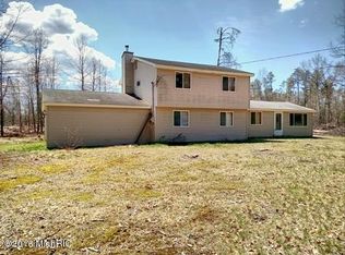 1513 W Pine Tree Rd, Baldwin, MI 49304