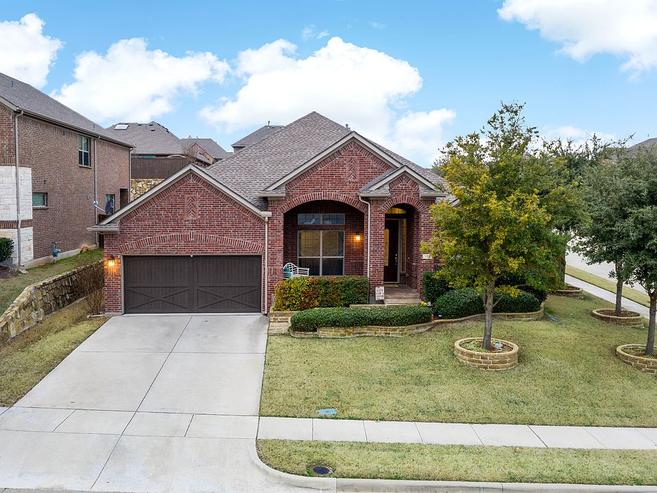 1st image of 513 Oak Point Dr