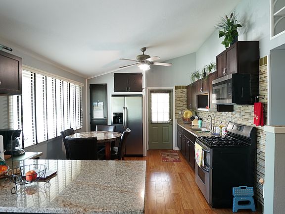 3rd image of 1322 Wilson Ave