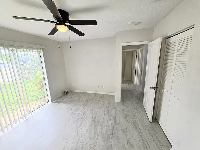 569 E Ridge Cir N — Photo 8