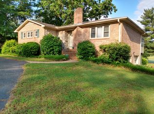 211 Leslie Ln, Pendleton, SC 29670