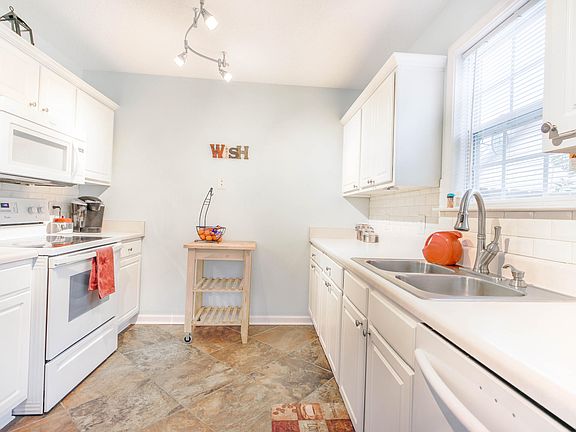 4th image of 9437 Cottonwood Lane SE