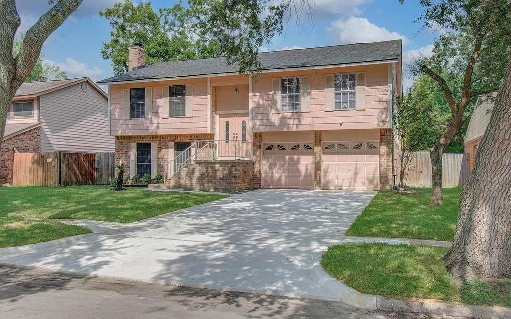 3 bed, 2.0 bath, 2056 sqft, $2,000 — Photo 3