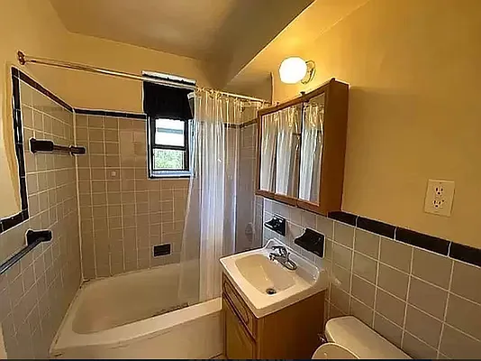 Rented by Queens Apartments Realty LLC | media 7