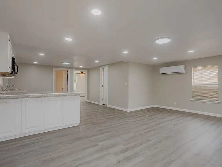 809 Wilson St — Photo 4