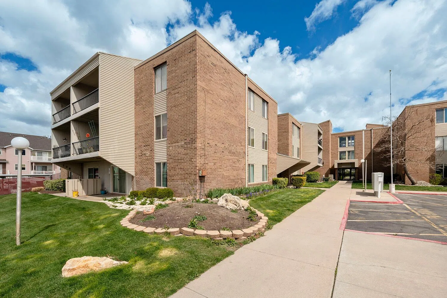 290 N 500 W — Photo 1
