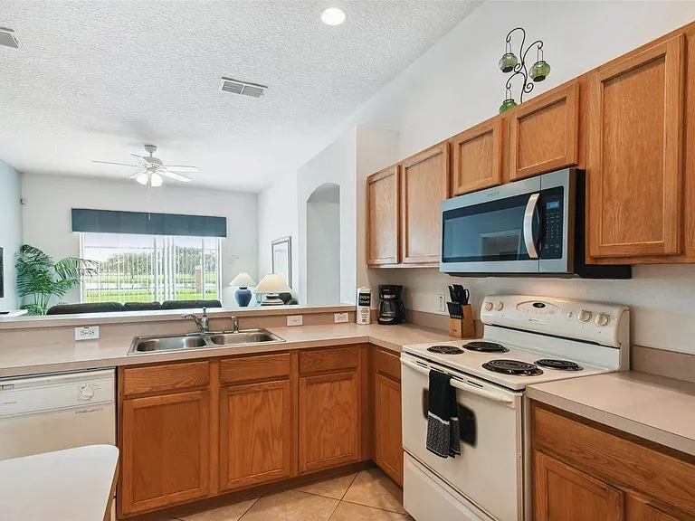 640 Chadbury Way — Photo 33