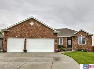 9232 Rockland Cir, Lincoln, NE 68526