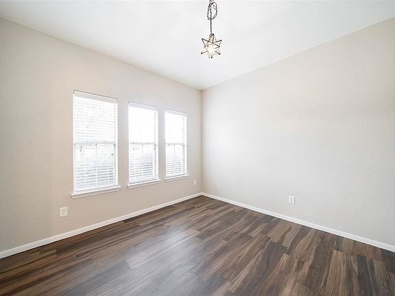 5th image of 711 Harbor Lakes Ln