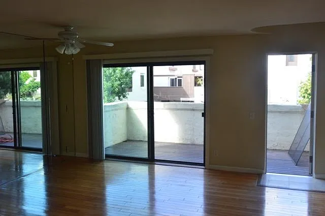 3976 Voltaire St — Photo 4
