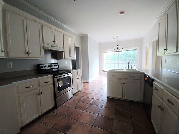 5th image of 127 Ashford Ln