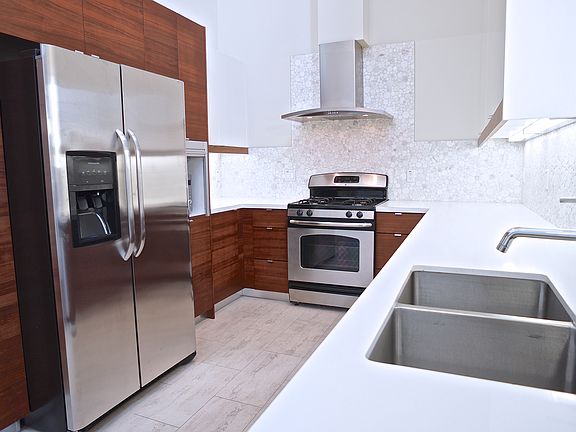 3rd image of 220 E Broadway #412