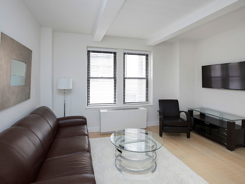 1st image of 150 W 51st St APT 1135