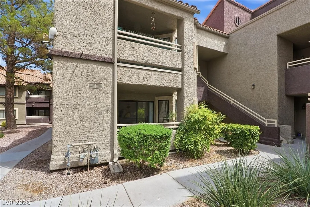 3 bed, 2.0 bath, 1163 sqft, $1,450 — Photo 1