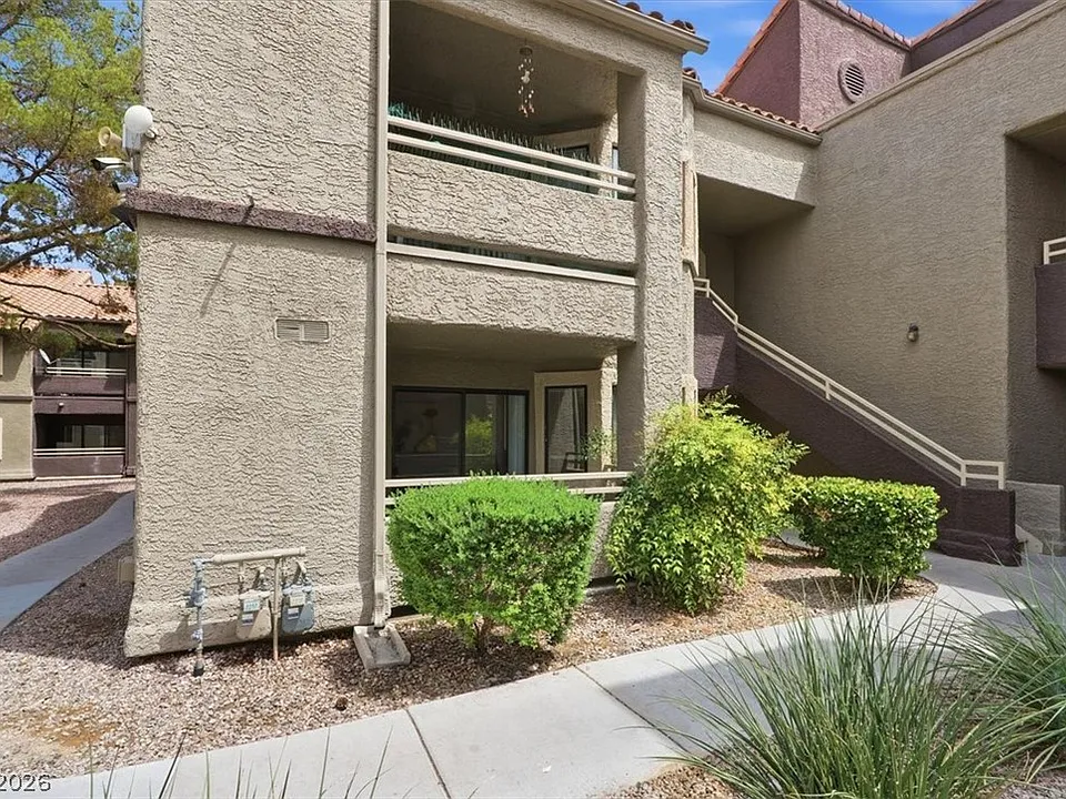 5042 Rainbow Blvd #101