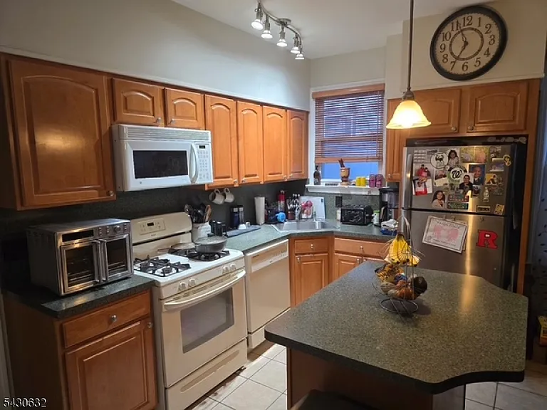 9 Schuyler Ct #2 — Photo 3