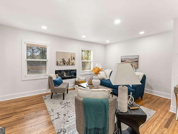 5th image of 3372 Jackson Dr