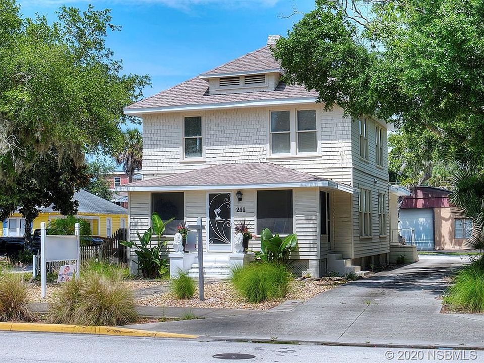 1st image of 211 Live Oak St