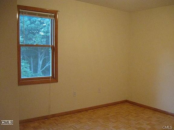 3rd image of 464 Long Hill Ave
