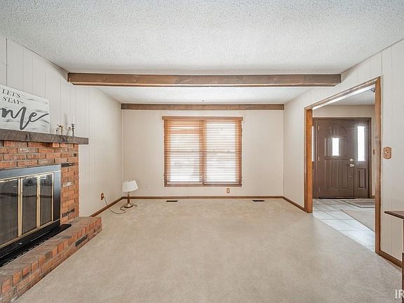 3rd image of 1019 W Hickory Dr