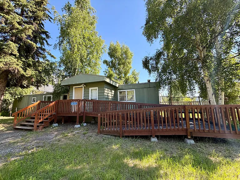 1645 Old Pioneer Way — Photo 1