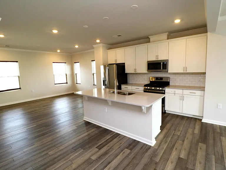 2122 Terrawood Dr — Photo 2