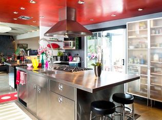 8147 Mulholland Ter, Los Angeles, CA 90046