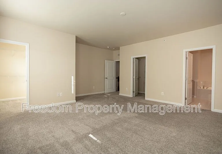 7408 Brunson Cir — Photo 29