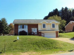 700 Holly Dr, Christiansburg, VA 24073