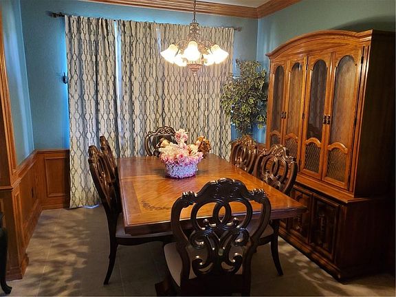 3rd image of 1116 Camelot Dr