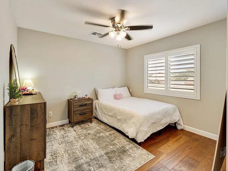 1425 E Morelos St — Photo 29