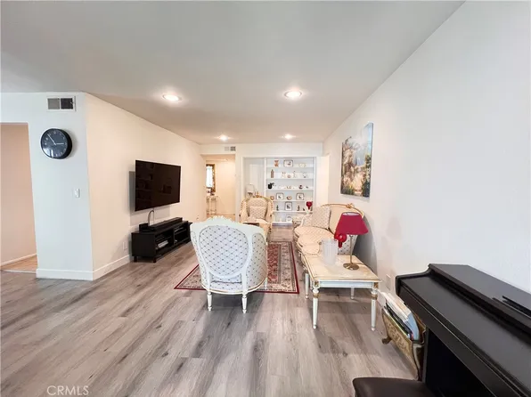 15335 Magnolia Blvd APT 215, Sherman Oaks, CA 91403
