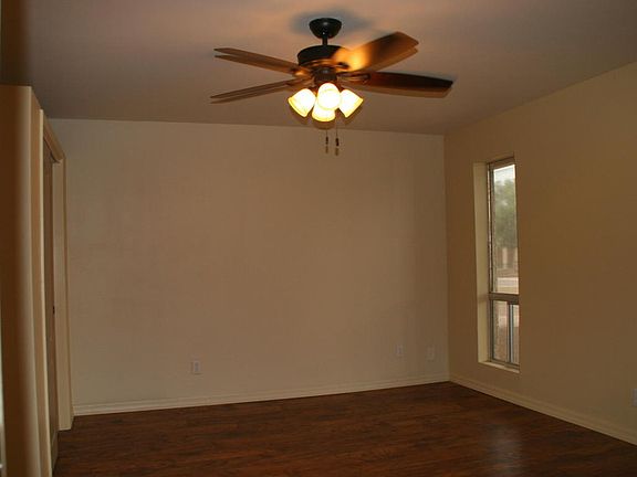 5th image of 825 E Gabrilla Dr