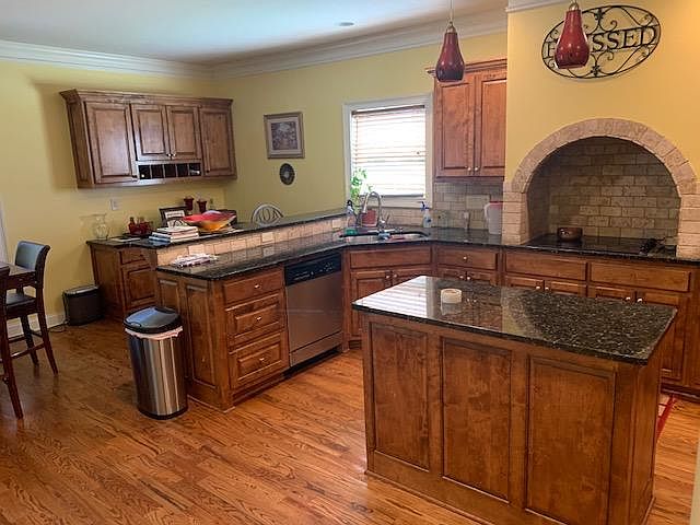 2nd image of 822 Windsor Creek Trl