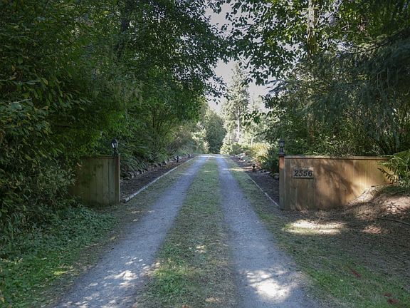2nd image of 2556 Lake Forest Dr