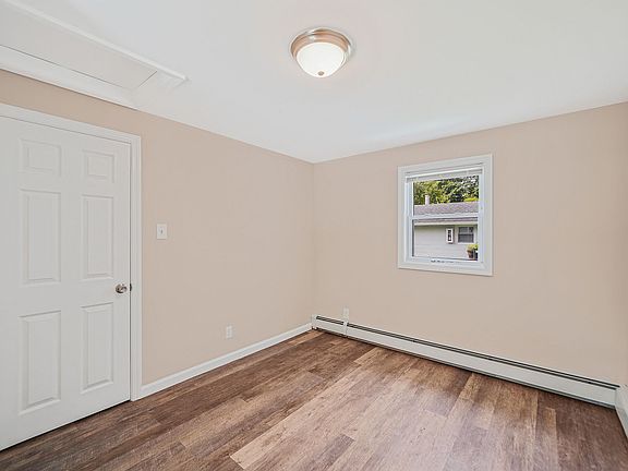 5th image of 15 Bellport St Unit 2