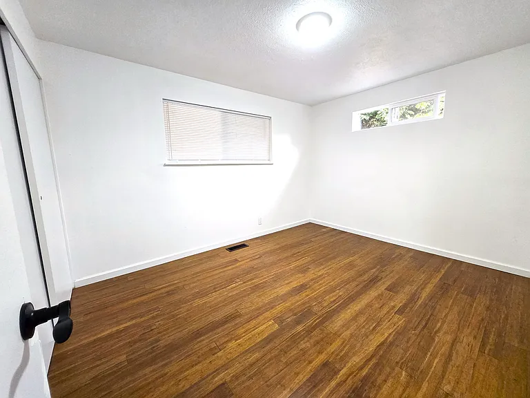 1316 Bellevue Way SE — Photo 16