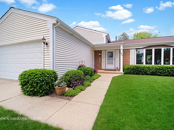 4th image of 2220 Briar Hill Dr