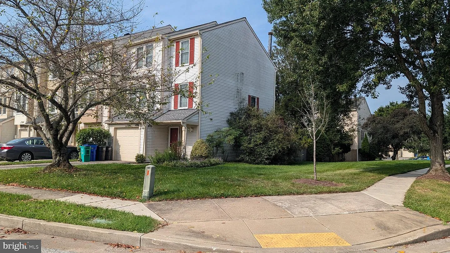 3 bed, 4.0 bath, 1900 sqft, $3,100 — Photo 1