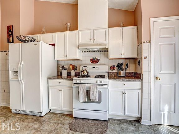 4th image of 2512 Feathertree Ln #25