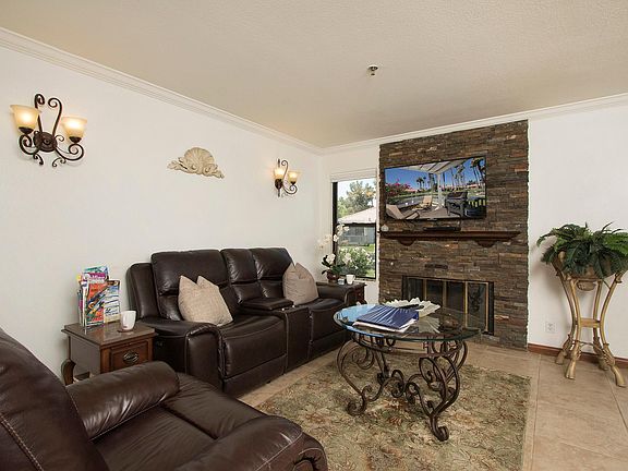 New ( 2022) Leather recliner set in the living room