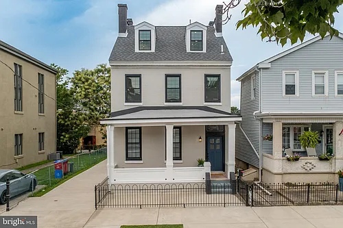 327 Wood St Photo 1