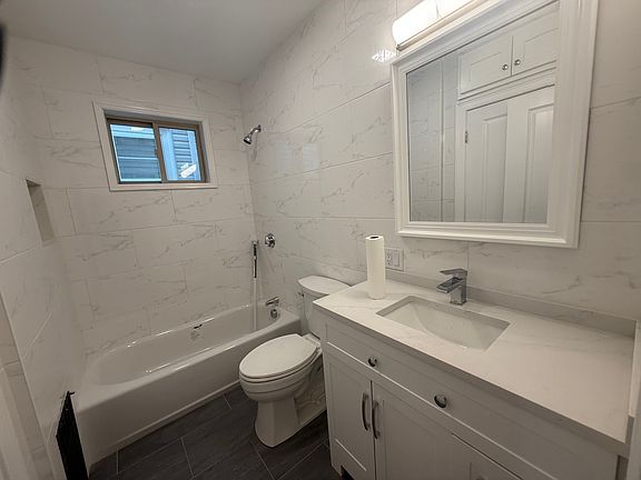 4th image of 825 Saratoga St APT 1