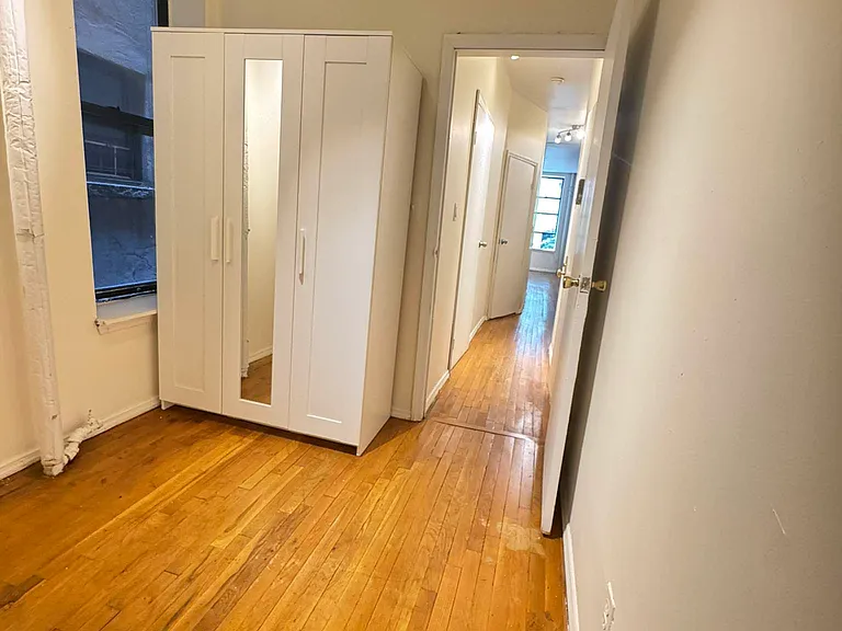 449 W 37th St #2FE — Photo 11