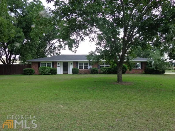 1214 E Barnard St, Glennville, GA 30427